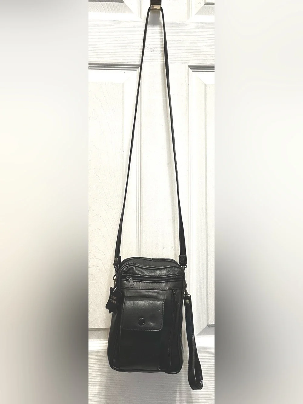 Compact Black Leather Men’s Crossbody Bag